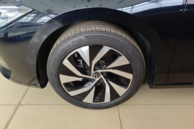 Used Volkswagen Passat 2025 Pro 380TSI Dragon Glory Edition
