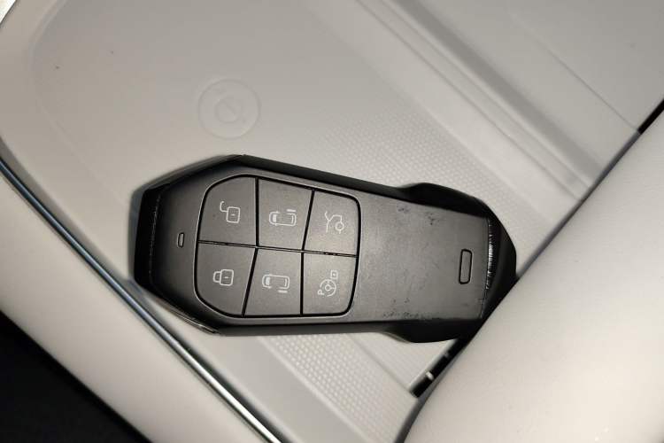 Used XPeng X9 2024 702 Ultra-Long Range Max