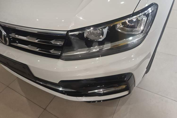 Used Volkswagen Tiguan L 2021 330TSI Automatic Two-Wheel Drive R-Line Enhanced Edition
