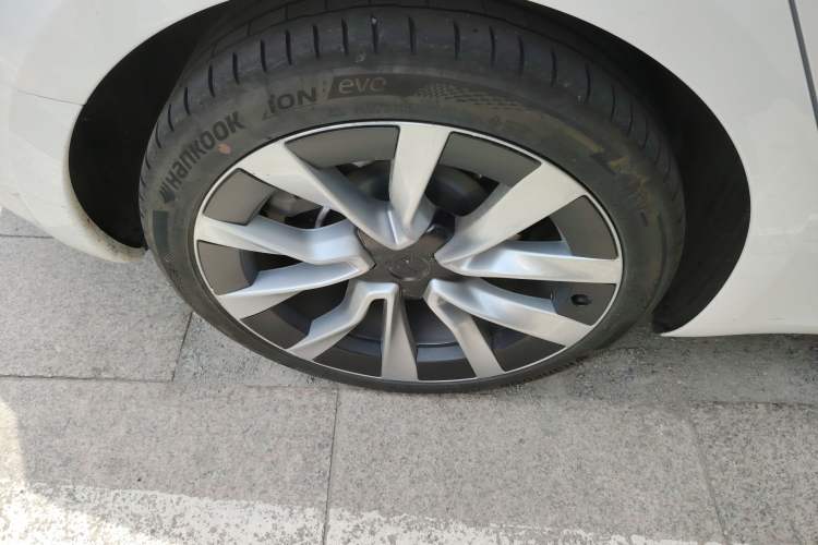 Used Tesla Model 3 2023 Long-Range All-Wheel-Drive Version