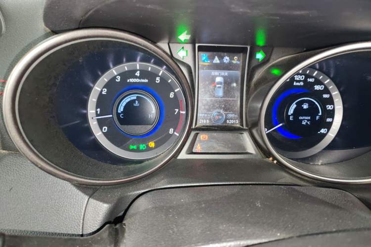 Used Changan CS75 2017 Shangkui Edition 1.5T Manual Fengxiang Model
