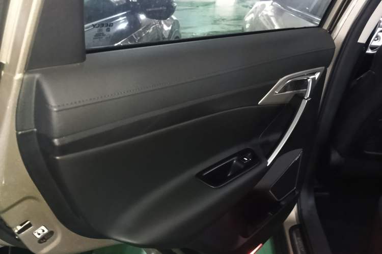 Used Geely Auto Emgrand X7 Sport 2020 1.8TD DCT Two-Wheel Drive Smart Connect 4G-Enabled Version
