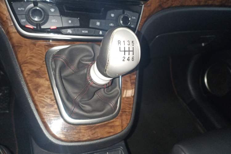 Used Haval H6 2015 Revised Version Sport Edition 1.5T Manual Transmission Two-Wheel Drive Elite Grade
