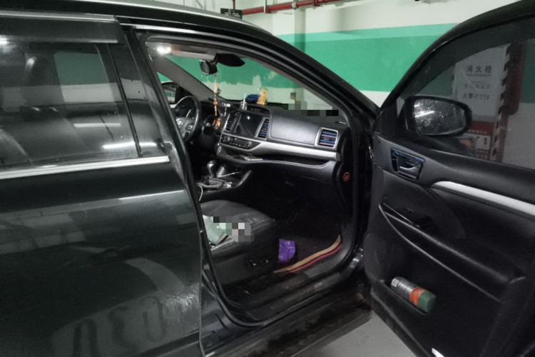 Used Toyota Highlander 2018 2.0T Two-Wheel-Drive Luxury Edition 7 Seats Emission Standard China V
