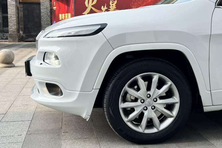 Used  Cherokee 2017 2.4L Professional Edition
