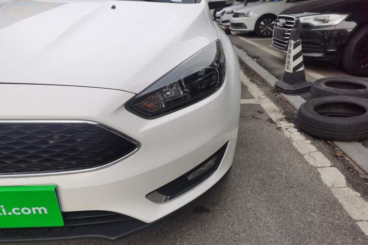 Used Ford Focus 2015 Hatchback 1.6L Automatic Fashion Edition
