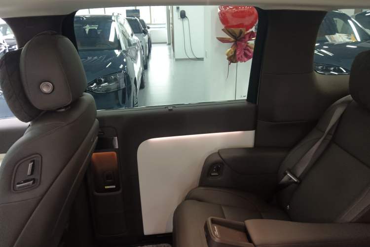 Used Li Auto MEGA 2024 Ultra Model
