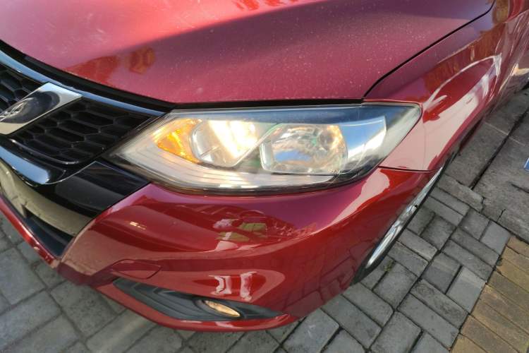 Used Nissan Tiida 2016 1.6L CVT Cool Dynamic Edition
