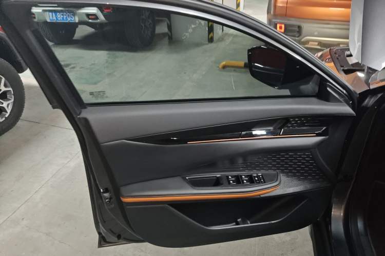 Used Changan UNI-V 2024 1.5T High-Energy Version
