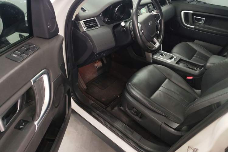 Used Land Rover Discovery Sport 2018 240 PS SE Version