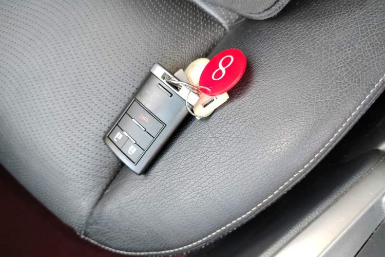 Used Chevrolet Captiva 2015 2.4L 4x4 Flagship Edition 7-Seater
