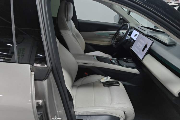 Used Lynk & Co 08 EM-P 2023 220km All-Wheel-Drive Performance Halo
