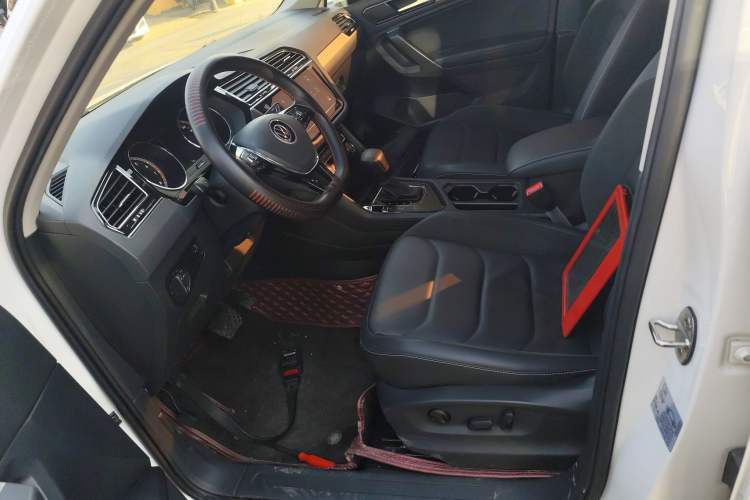 Used Volkswagen Tiguan L 2021 330TSI Automatic Two-Wheel Drive Smart Edition
