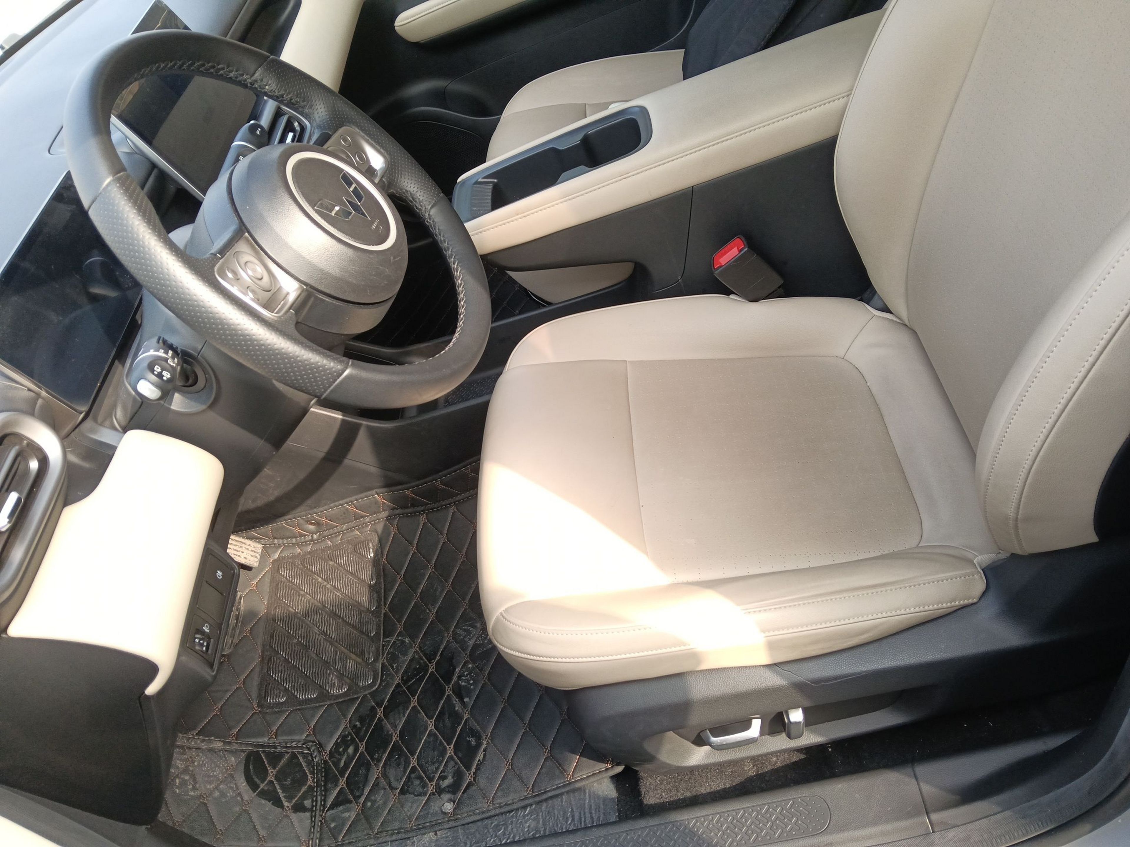 Переднее сиденье в автомобиле