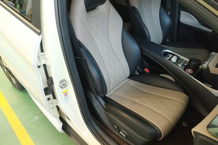 Used BYD Dolphin 2023 420 km Fashion Edition
