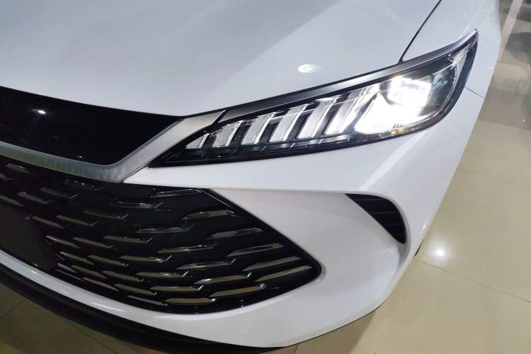 Used BYD Qin PLUS 2025 DM-i Smart Drive 55KM Leading Model
