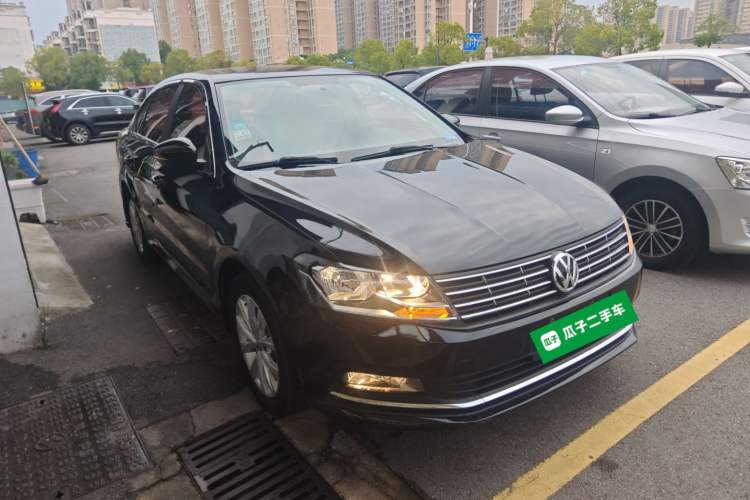 Used Volkswagen Lavida 2015 1.6L Automatic Comfort Edition
