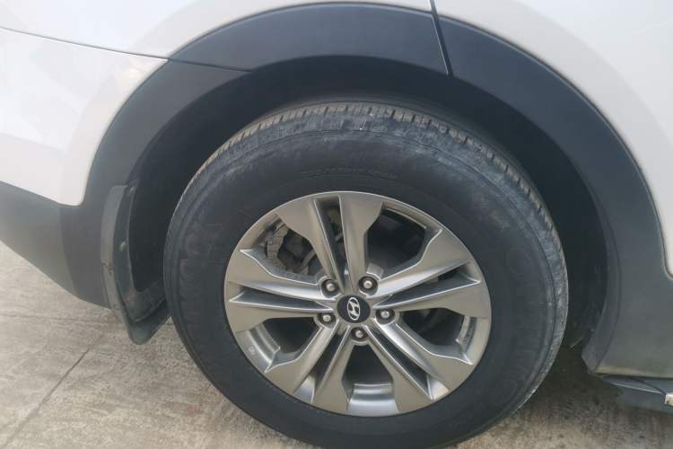 Used Hyundai Santa Fe 2015 2.4L Automatic Two-Wheel Drive Smart Version 5 Seats
