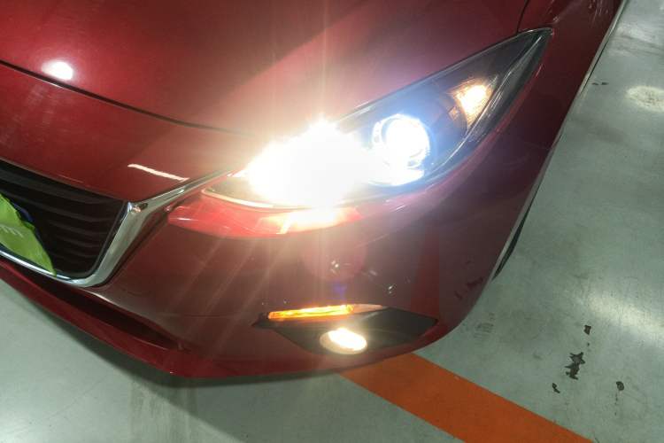 Used Mazda Mazda 3 Axela 2016 Sedan 1.5L Automatic Luxury Model
