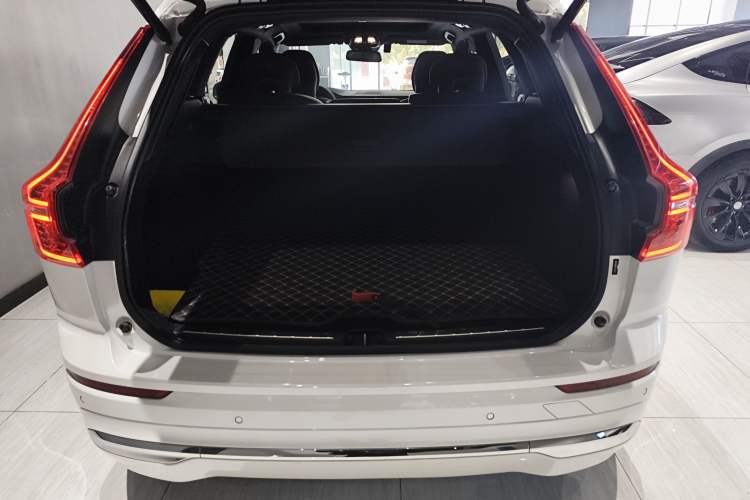 Used Volvo XC60 2023 B5 4x4 Smart Luxury Edition
