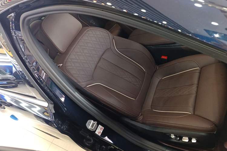 Used BMW 5 Series 2023 530Li Luxury Edition M Sport Package
