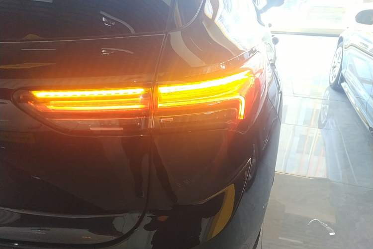 Used Buick Envision 2022 Facelift Encore S 652T Two-Wheel-Drive Luxury Model
