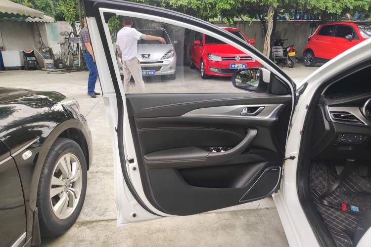 Used Changan Eado 2018 High-Energy Edition 1.6L GDI Manual Pioneer Model China V Standard
