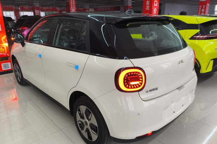 Used  3 2025 330km Freedom Edition