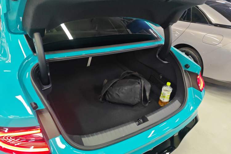 Used Xiaomi Auto SU7 2024 Four-Wheel Drive Ultra-Long Range Advanced Intelligent Driving Max Edition