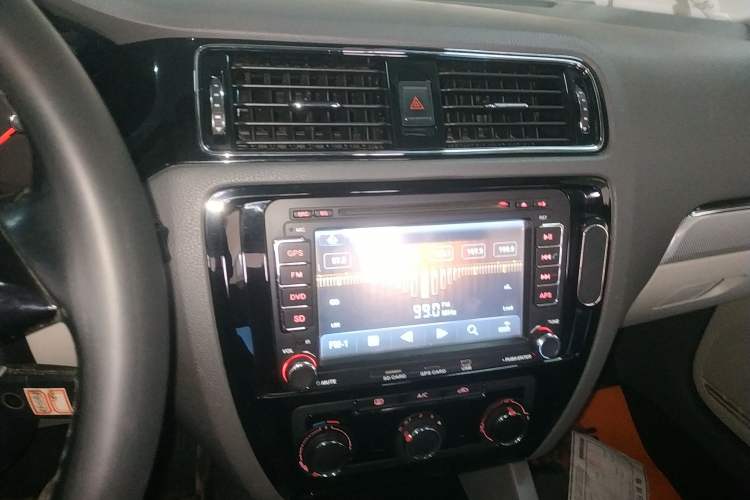 Used Volkswagen Sagitar 2015 1.6L Manual Comfort Model
