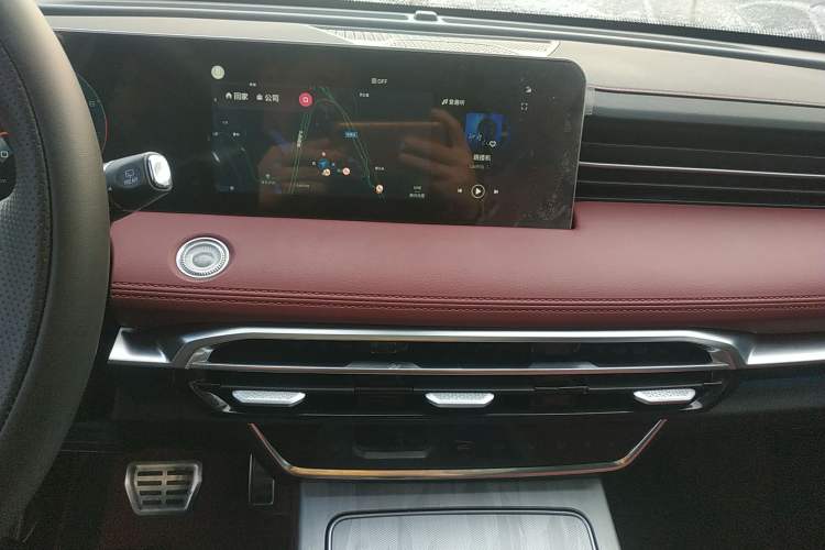 Used JETOUR X70 PLUS 2023 1.5T DCT Brave PLUS 5-Seater
