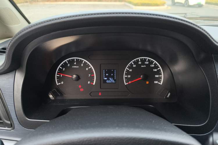 Used FORTHING Lingzhi 2023 M5L 1.6L Base Model 7 Seats