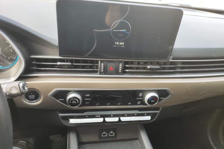 Used JETOUR X70 2024 1.5T DCT Enjoyment Edition 5 Seats
