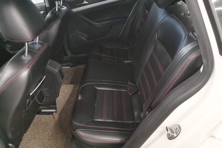 Used Volkswagen Gran Lavida 2015 1.6L Automatic Fashion Edition
