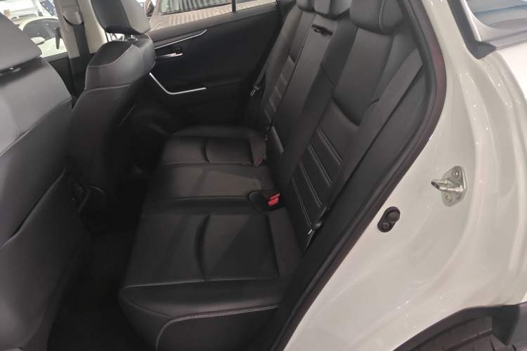 Used Toyota RAV4 2021 2.0L CVT Four-Wheel Drive Premium Edition
