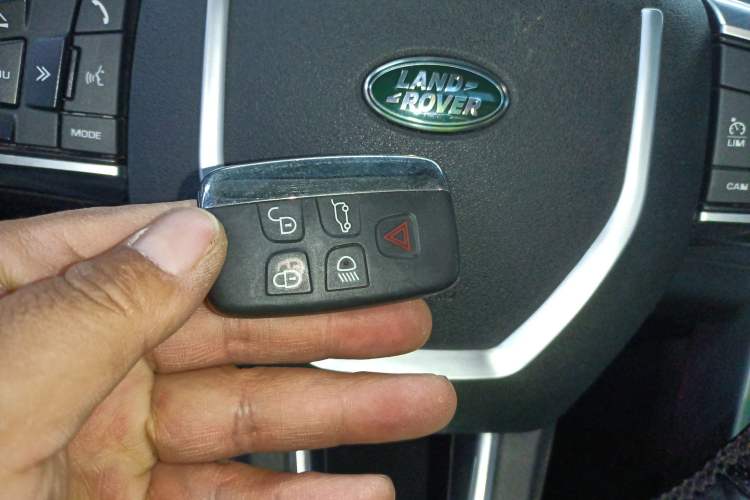 Used Land Rover Discovery Sport 2019 240 PS SE Version China VI Standard
