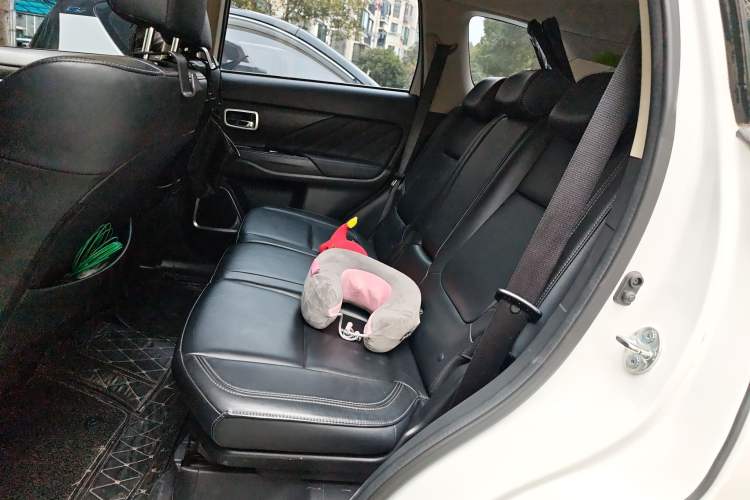 Used Mitsubishi Outlander 2019 2.0L Two-Wheel Drive Comfort Edition 5 Seats China VI Standard