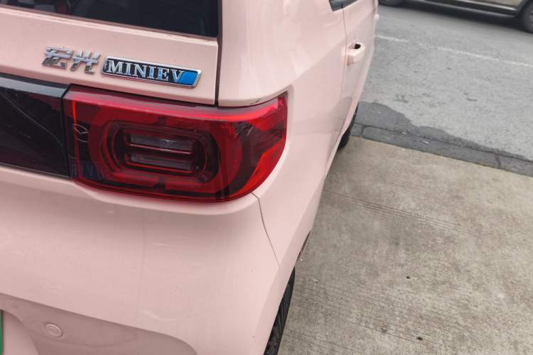 Used Wuling Hongguang MINIEV 2022 Macaron Premium Model – Lithium Iron Phosphate
