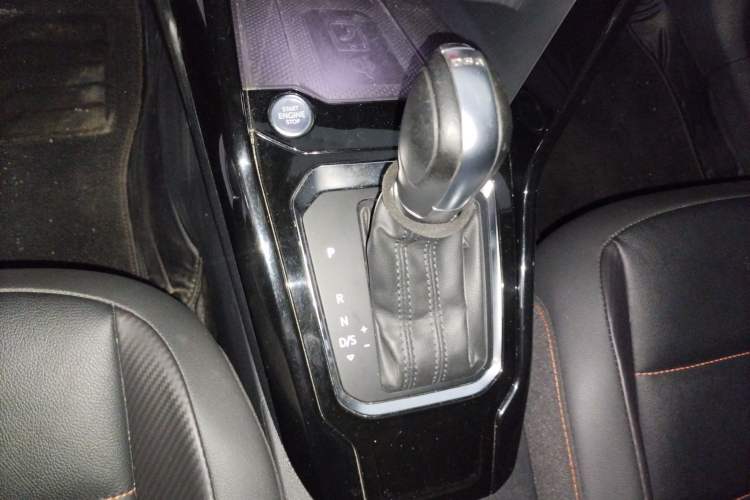 Used Volkswagen T-ROC 2021 280TSI DSG Two-Wheel Drive Comfort Connect 30th Anniversary Edition
