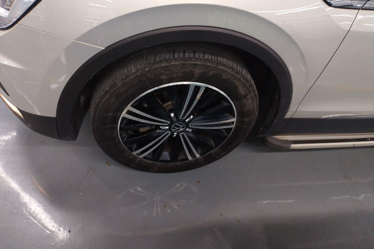 Used Volkswagen Tiguan L 2021 330TSI Automatic Two-Wheel Drive Smart Edition
