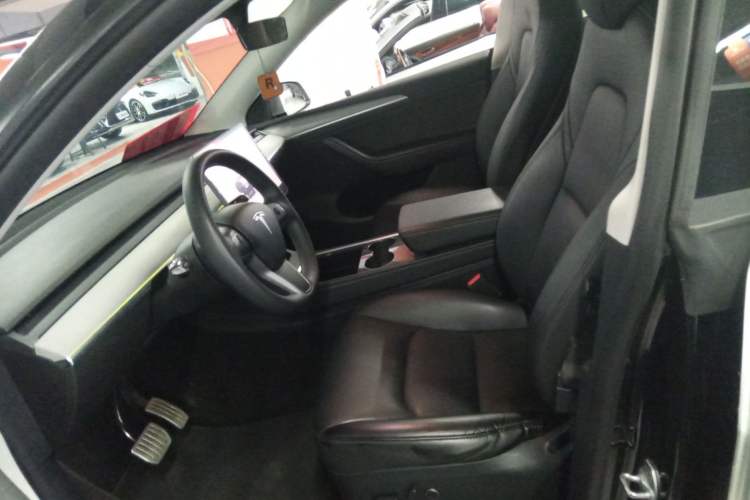 Used Tesla Model Y 2023 Rear-Wheel-Drive Version
