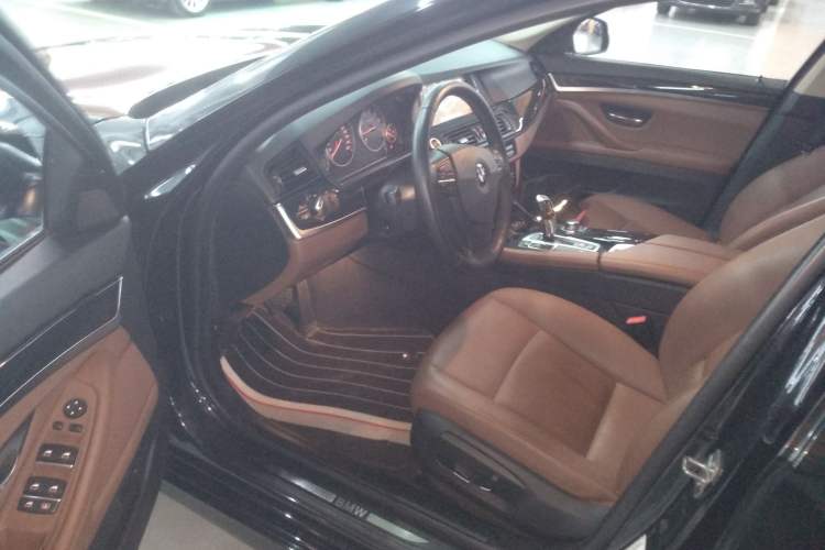 Used BMW 5 Series 2014 520Li Elegant Model
