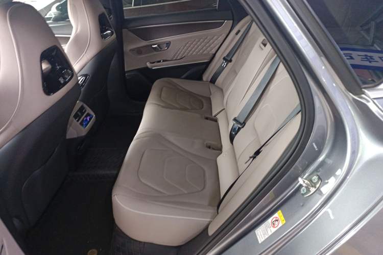 Used BYD Han 2024 EV Glory Edition 610 km All-Wheel Drive "Tian Shen Zhi Jia" Intelligent Driving Model
