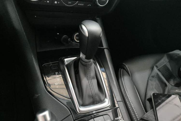 Used Mazda Mazda 3 Axela 2016 Sedan 1.5L Automatic Luxury Model