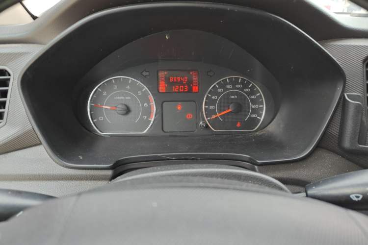 Used Wuling Hongguang V 2019 1.5L Jingqu Edition Sealed-Window Vehicle China VI LAR
