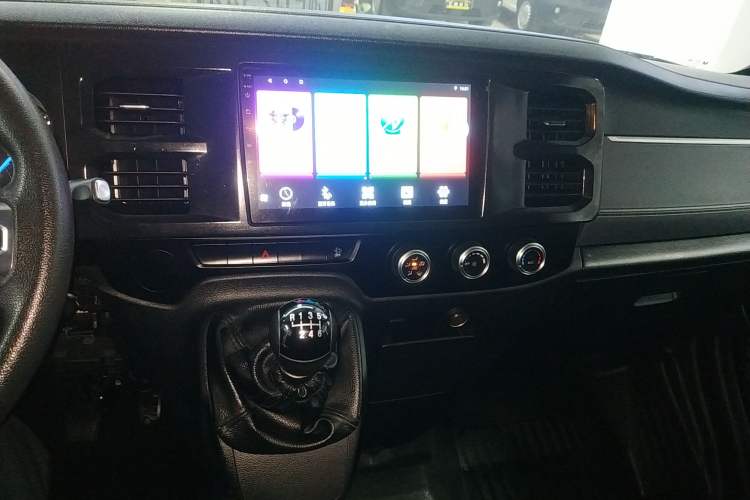 Used JMC Fushun 2023 2.0T Manual Short-Wheelbase Mid-Height Commercial Multi-Purpose 5-Seater Passenger Vehicle
