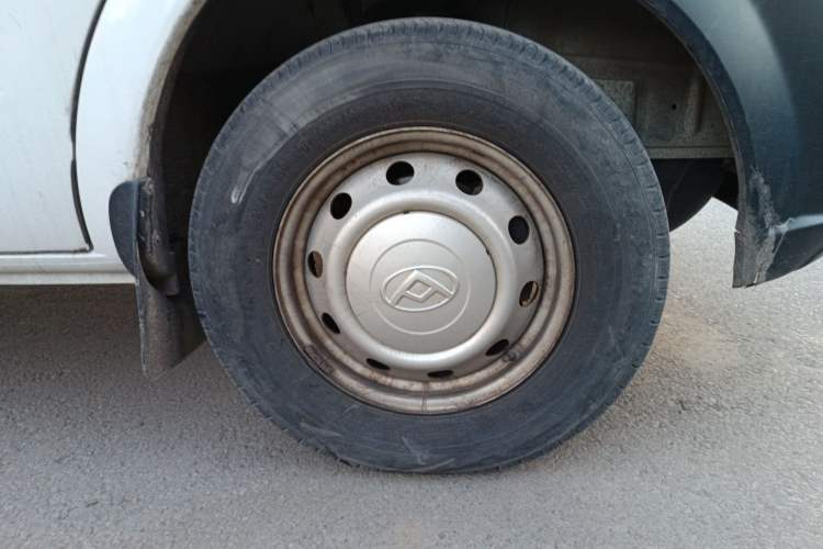 Used SAIC MAXUS Xintu V80 2019 2.5T Classic 6-Speed Manual Van Short Wheelbase Mid-Roof 6-Seater