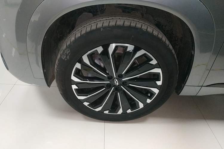 Used Chery Tiggo 9 2023 Facelift 2.0T Dual-Clutch Two-Wheel Drive Luxury Edition 5 Seats
