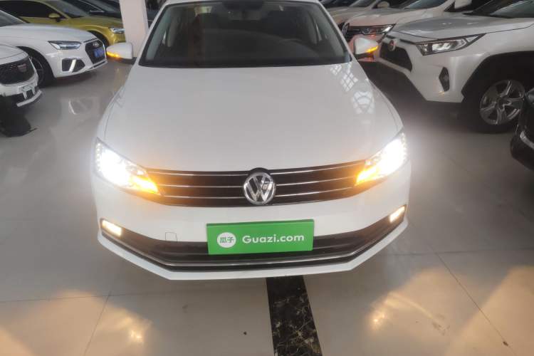 Used Volkswagen Sagitar 2015 230TSI Automatic Comfort Version
