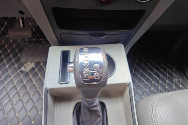 Used Dongfeng Shuaike 2012 2.0L Automatic Flagship 7-Seater
